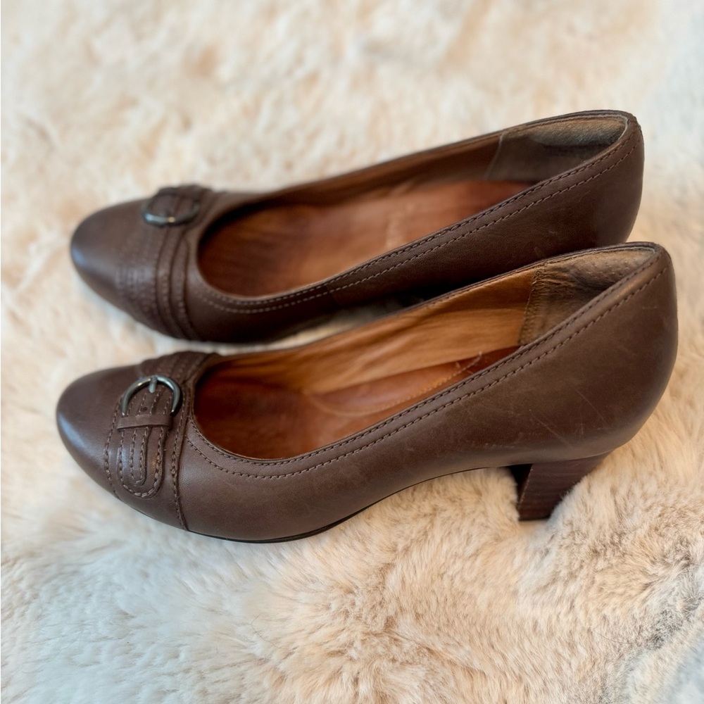 Clarks Brown Leather Heels with Tapered Heel and Buckle Detail - Sz 6.5